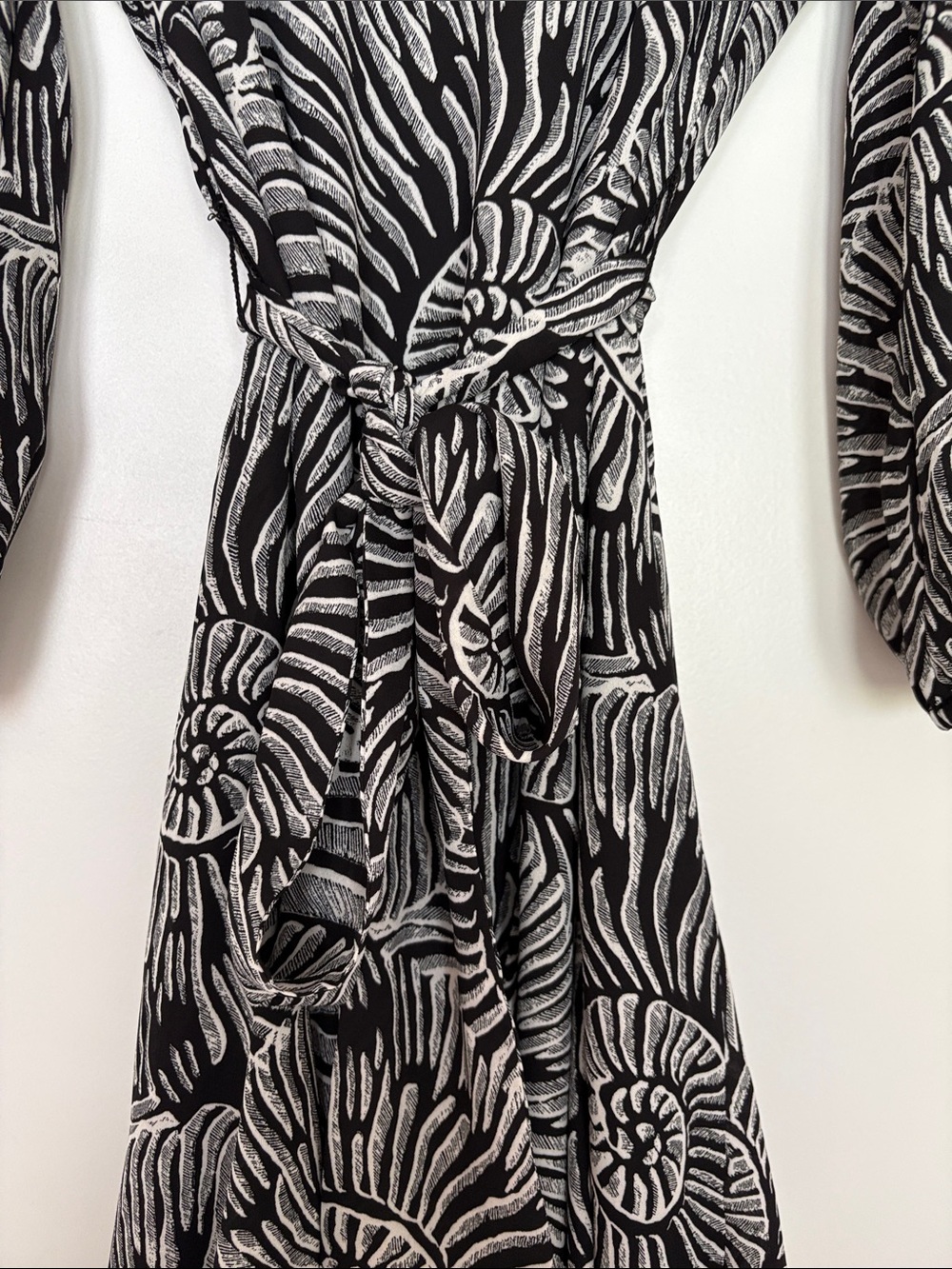 White House Black Market Shell Wrap Dress - Picture 3 of 6